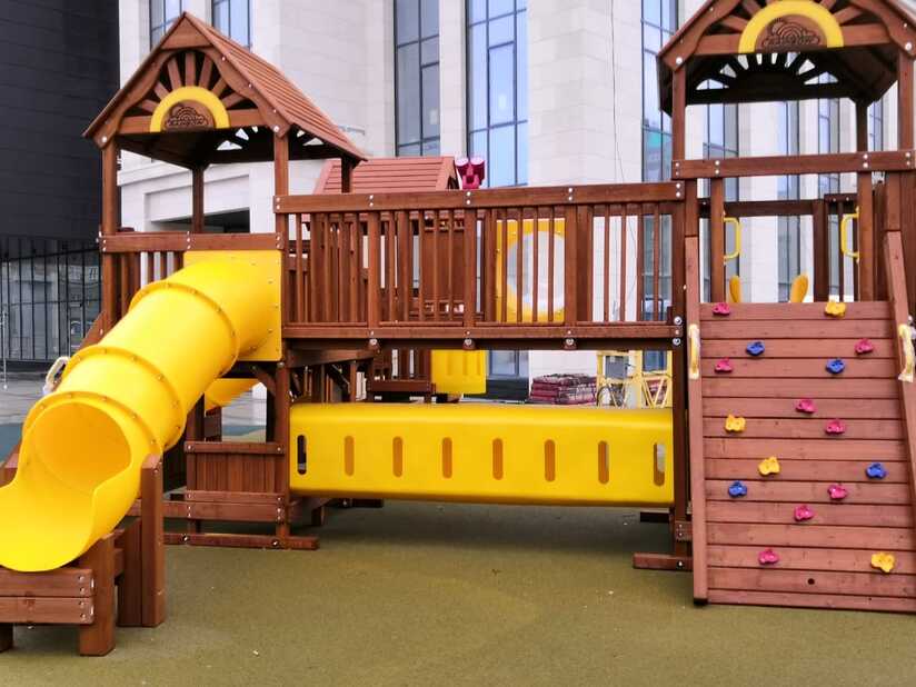 Установка детской площадки в Новосибирске, жилой комплекс