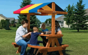 Уютный столик со скамейками и тентом (Cozy Picnic Table RYB)