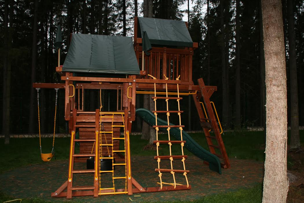 Установка детской площадки в Ленинградской области, Репино