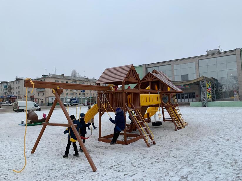 Установка детской площадки в Волгоградской области, главная площадь города